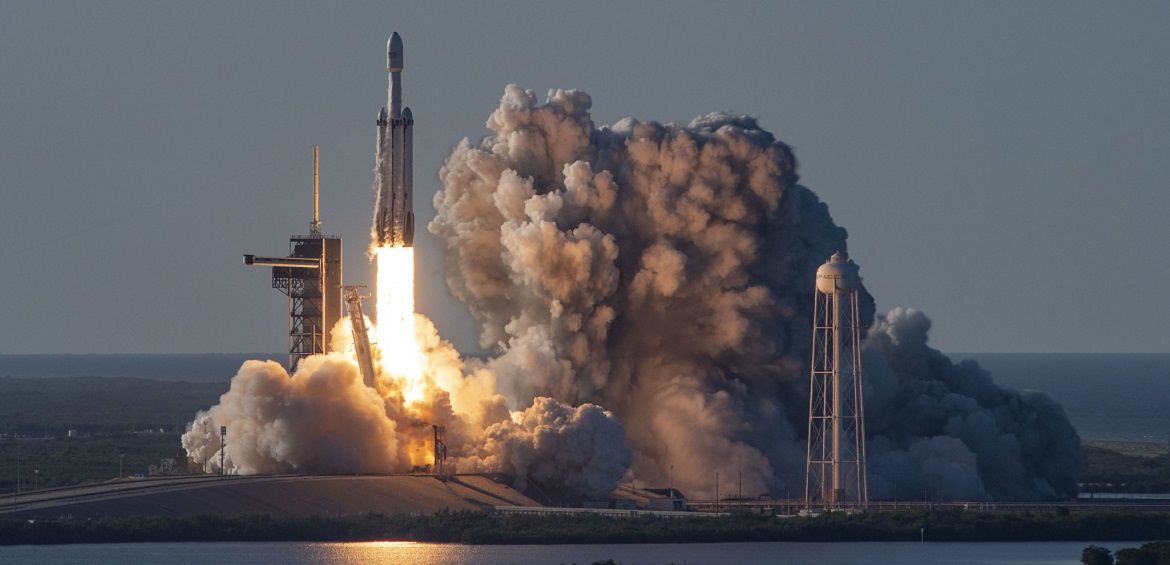 SpaceX запустил первый коммерческий спутник на орбиту