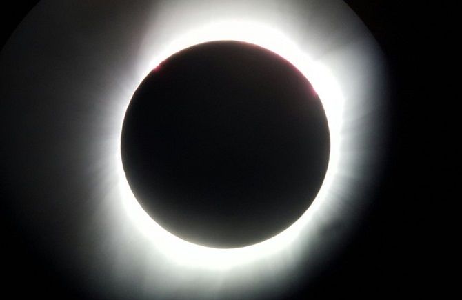 Повне сонячне затемнення: чарівні фото і відео унікального видовища 5