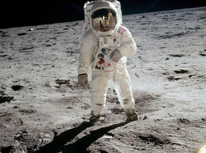 політ людини на Місяць