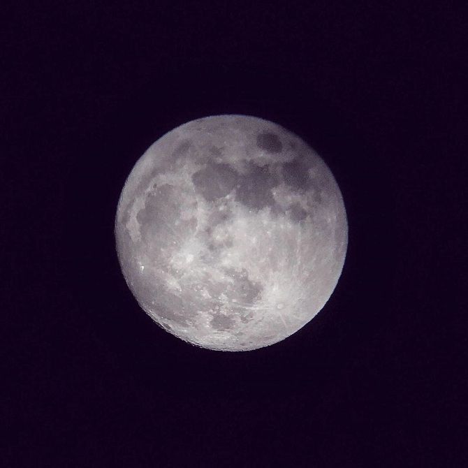 Як це було: чарівні фото Повного Місяця від користувачів соцмереж 10