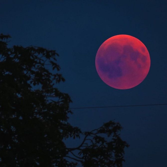 Як це було: чарівні фото Повного Місяця від користувачів соцмереж 14