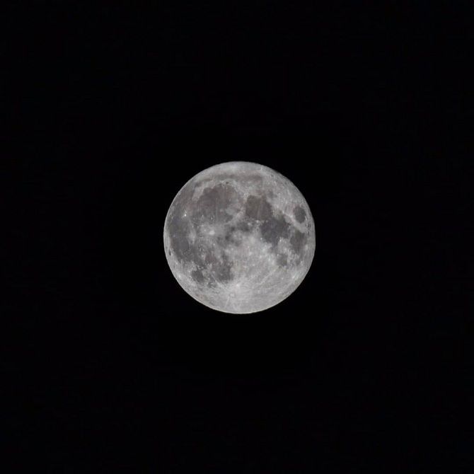 Як це було: чарівні фото Повного Місяця від користувачів соцмереж 2