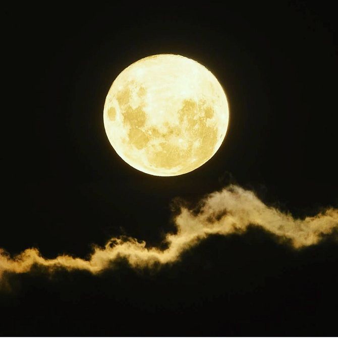 Як це було: чарівні фото Повного Місяця від користувачів соцмереж 21