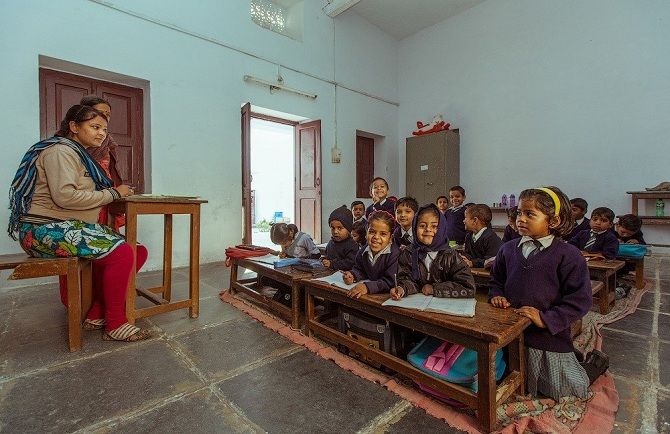 школьники в Индии