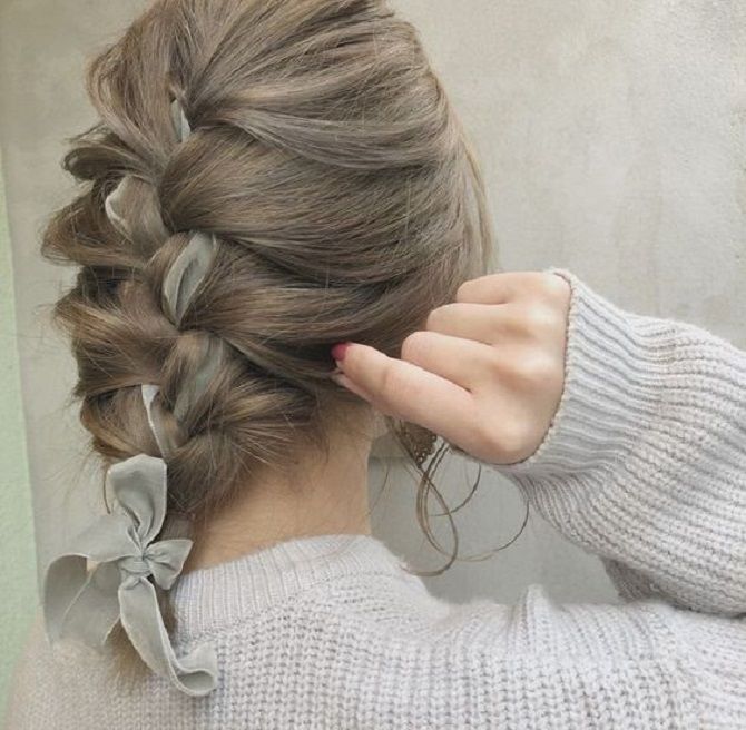 Hairstyles with bows and ribbons
