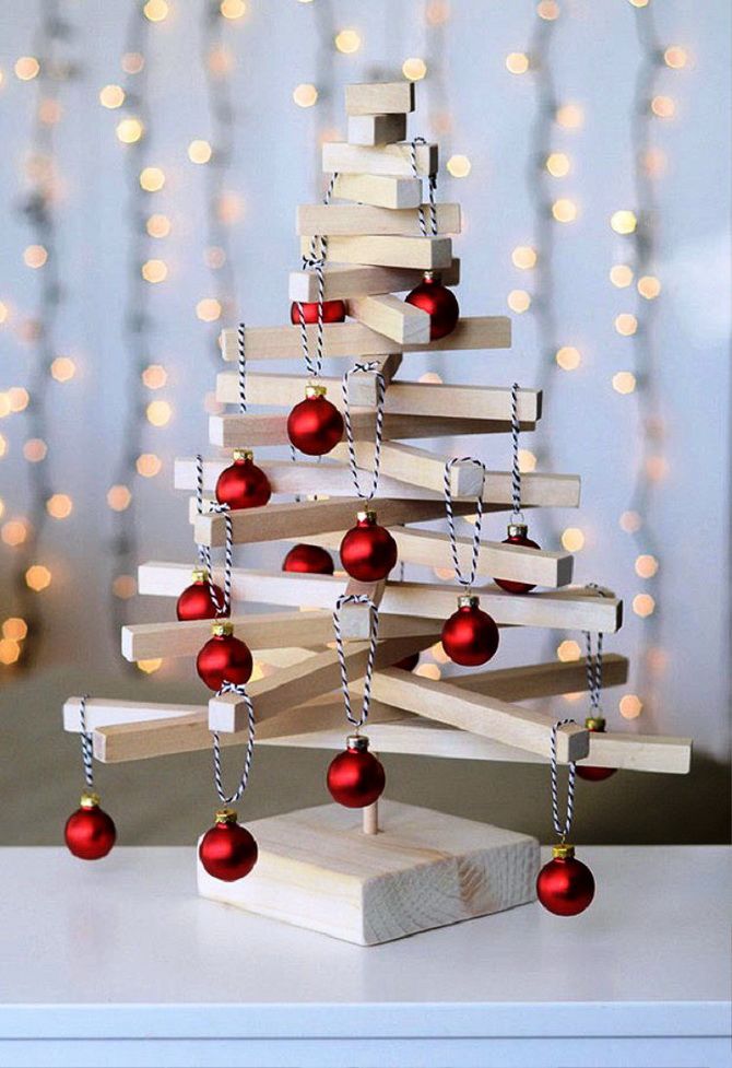 Books, cardboard and even a stepladder: things you can use to make an alternative Christmas tree for the New Year 2024 39