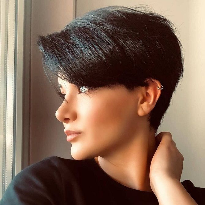 Stylish women's haircut for short hair 2020