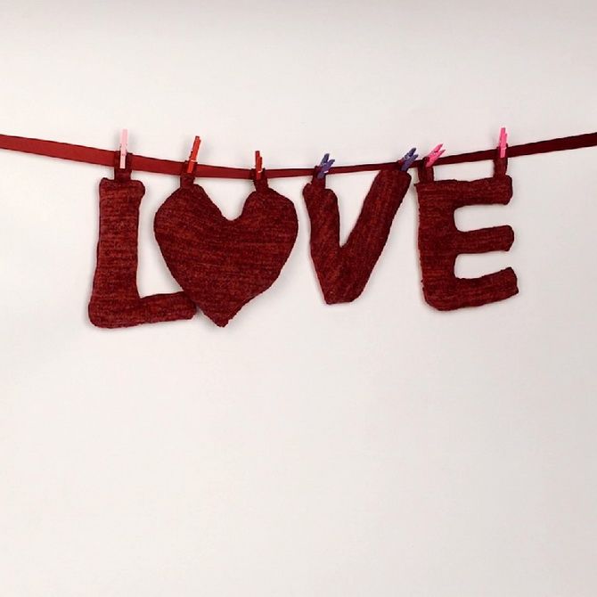 Декоративная подвеска «Love»