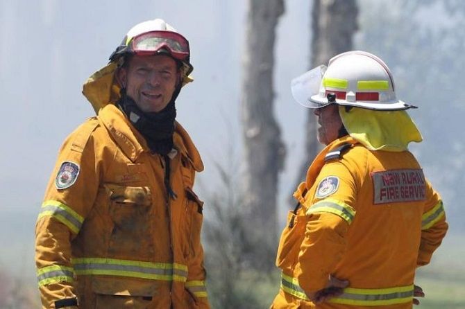 экс-премьер-министр Австралии Тони Эбботт пожарный