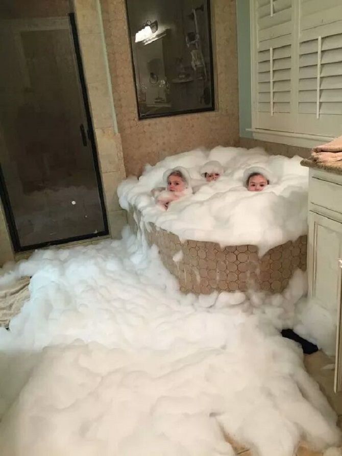 діти в ванній
