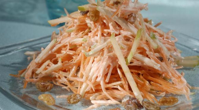 Carrot and apple vitamin salad