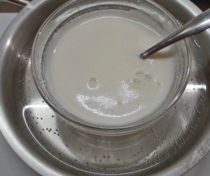  Soak the gelatin in milk