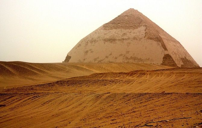 Ламана піраміда, 104.7 м