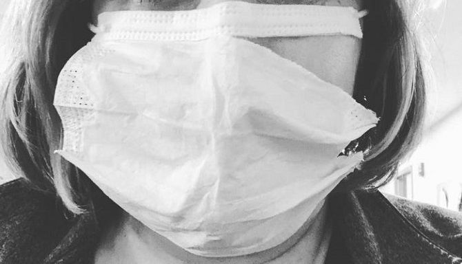 медсестра в маске США