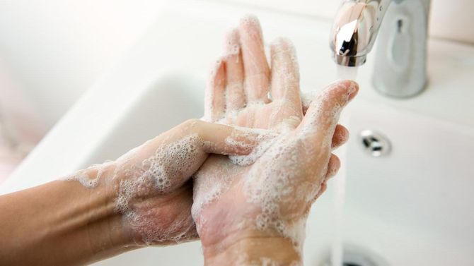 мити руки