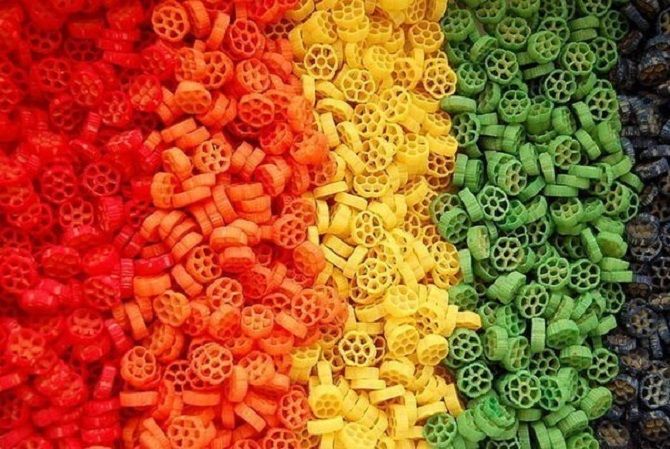 разноцветные макароны