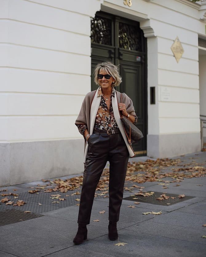 Chic age: fashionable autumn looks 2023 from women bloggers over 50 4