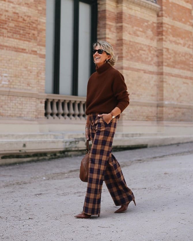 Chic age: fashionable autumn looks 2023 from women bloggers over 50 5