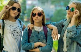 Fashionable clothes for teens 2021-2022: putting together a stylish wardrobe