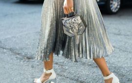 З чим носити сріблясту спідницю – актуальний тренд осені
