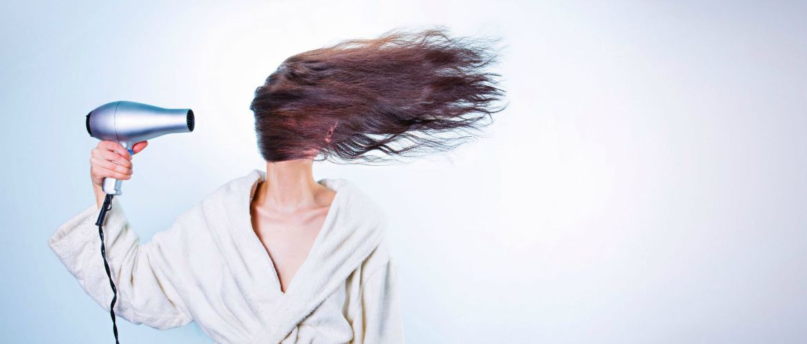 Наука про сушіння волосся: що потрібно знати про догляд, щоб не зіпсувати локони