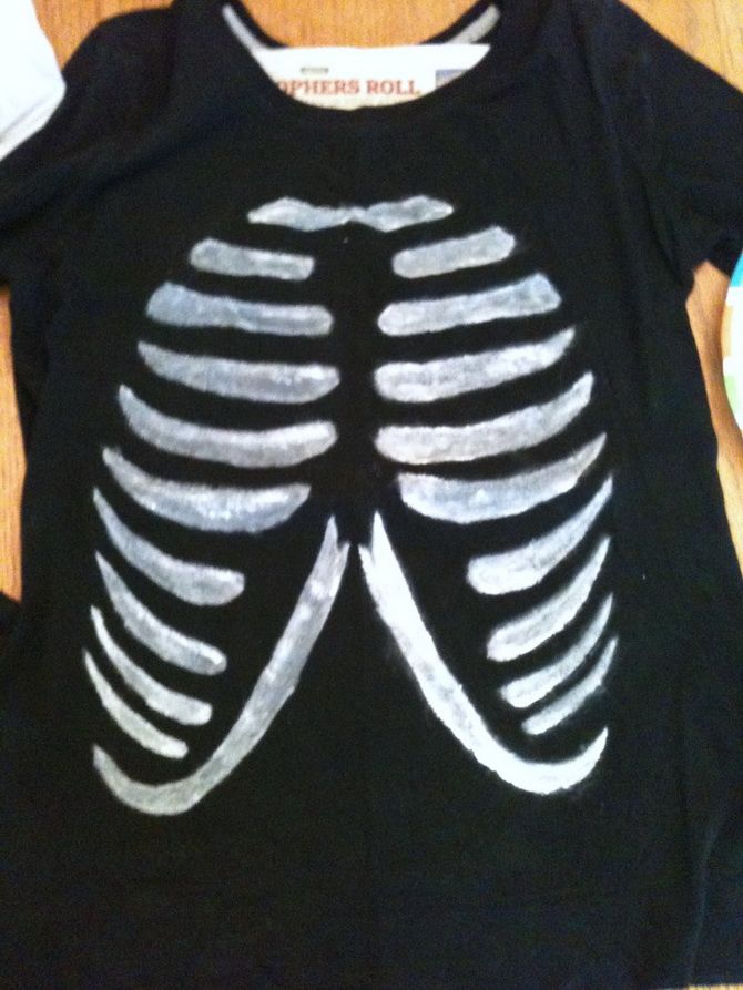 Show the bones: DIY Halloween skeleton costume 10