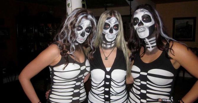 Show the bones: DIY Halloween skeleton costume 23