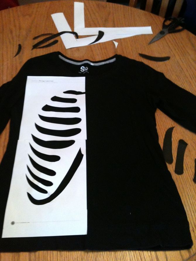 Show the bones: DIY Halloween skeleton costume 8