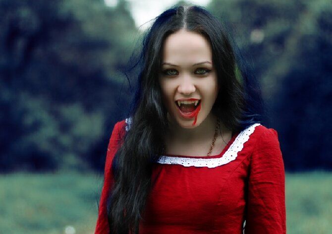 До последней капли крови: самый крутой макияж вампира на Хэллоуин, который можно легко сделать дома – секреты, идеи, фото 8