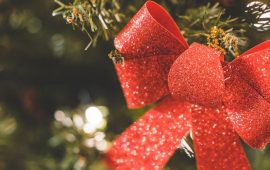 Як красиво зав’язати різдвяний бант – майстер-клас для створення новорічного декору