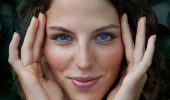 Масаж навколо очей: не пошкодуйте 5 хвилин заради пружної шкіри