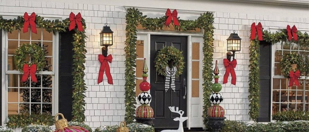 Как украсить дверь с помощью новогодних венков – красивые идеи, правила выбора декора