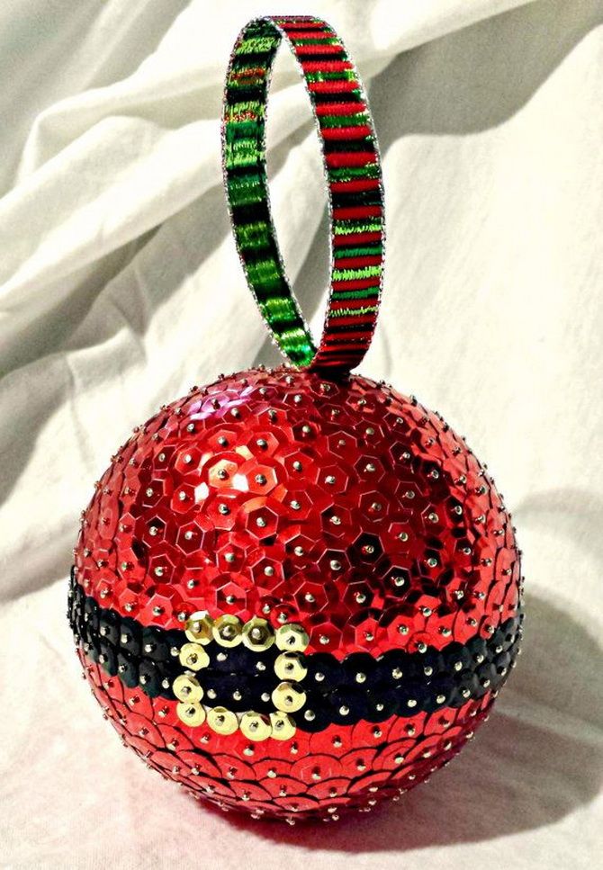 Красивый и необычный декор новогодних шаров – лучшие идеи с фото 40