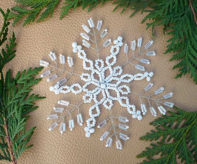 Ніжність в кожному кристалі: сніжинки з бісеру своїми руками 36