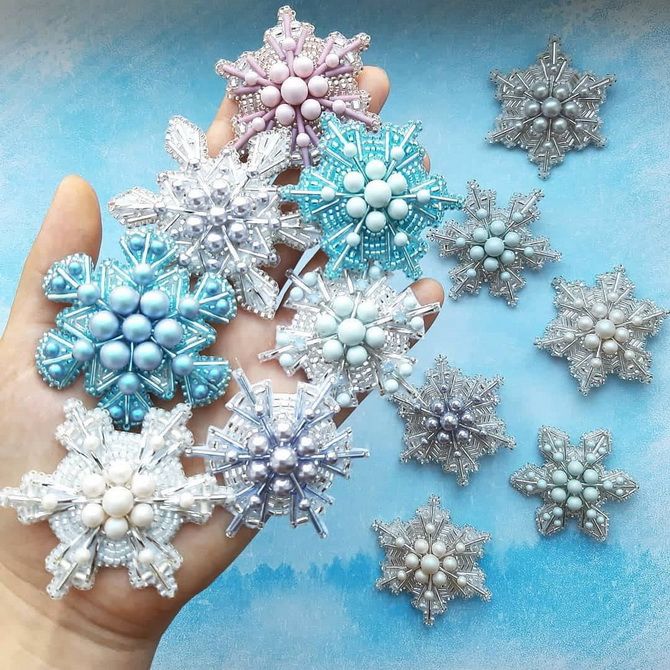 Ніжність в кожному кристалі: сніжинки з бісеру своїми руками 39