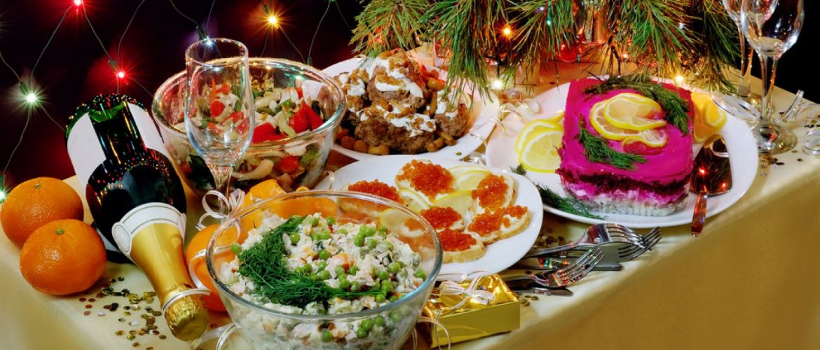 Украшение праздничных блюд: новогодняя символика 2021 на столе