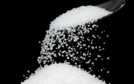Харчова сіль замість скрабу – чи варто або краще не економити