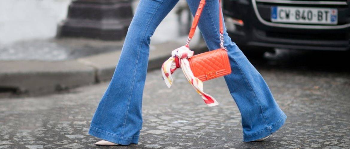 Как выбирать правильные джинсы-клеш: модные советы