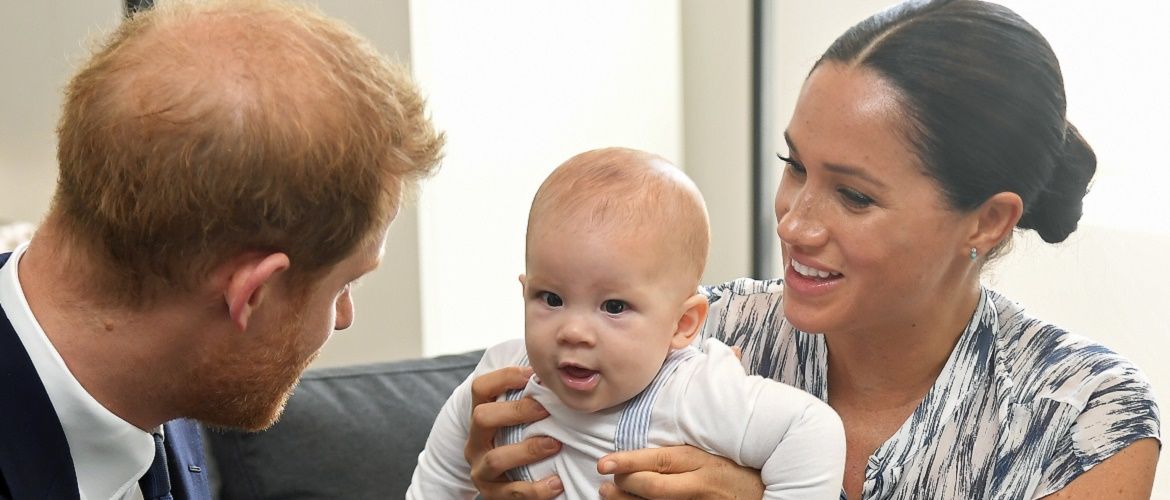 Вагітна Меган Маркл і принц Гаррі з’явилися на новому сімейному фото з сином Арчі