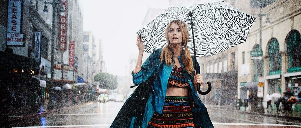 Як добре виглядати в дощову погоду навесні: 5 кращих образів