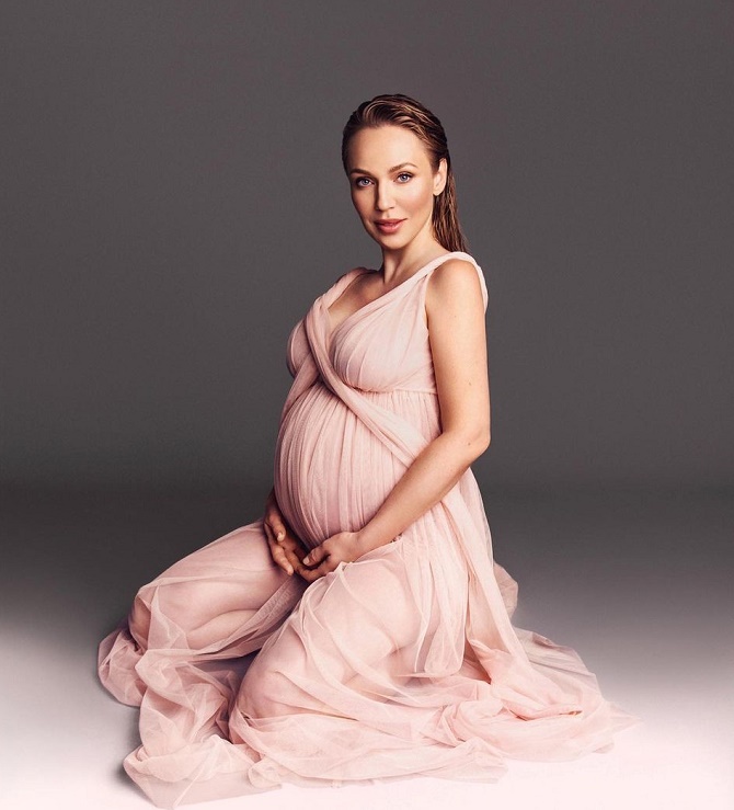 Альбіна Джанабаєва поділилася першим знімком новонародженої дочки 4
