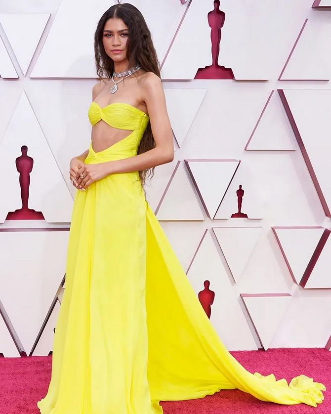 Оскар 2021: найкращі сукні на церемонії 1