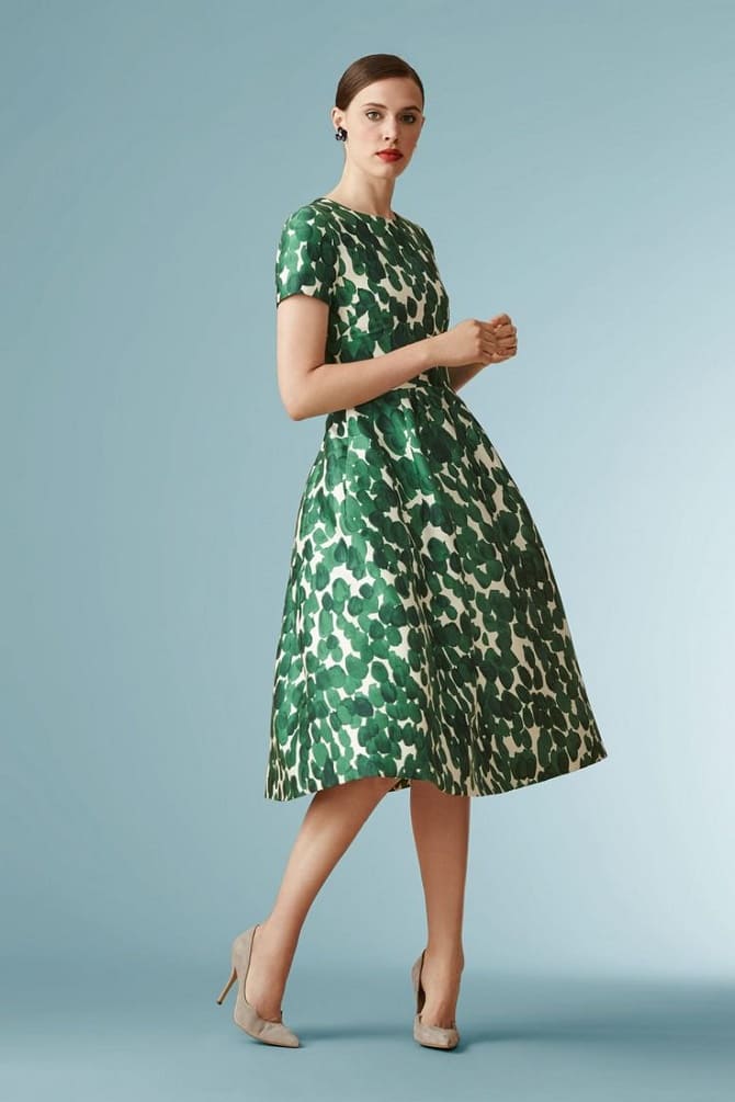 Як носити зелені сукні: модні і незвичайні образи 20