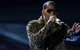 Американского певца R. Kelly признали виновным в сексуальном рабстве: ему грозит пожизненный срок
