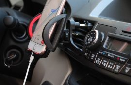 Многофункциональная автомагнитола считается неотъемлемым помощником водителю