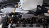 Какое моторное масло заливать в автомобиль: особенности выбора