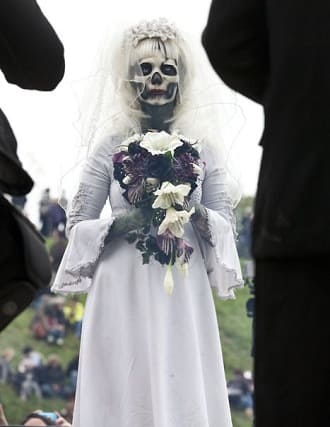 Костюм невесты на Хэллоуин 2022: страшно жуткие и креативные идеи образов 9
