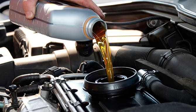 Какое моторное масло заливать в автомобиль: особенности выбора 1