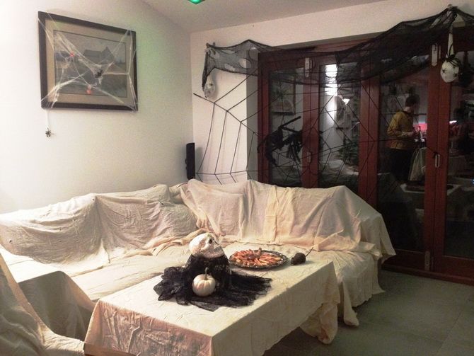 Как украсить комнату на Хэллоуин 2022 — самые страшные идеи 10