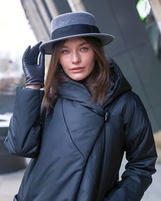 What hat to wear with a down jacket: trendy combinations for the cold season 2021-2022 3